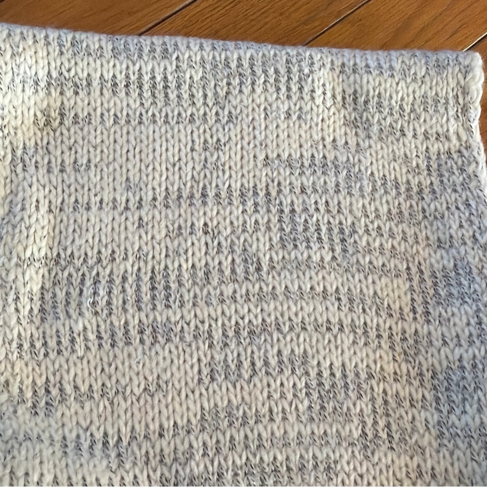 New Universal Thread Oblong Winter Scarf W/ Fringe Cream & Gray Herringbone - Picture 5 of 8